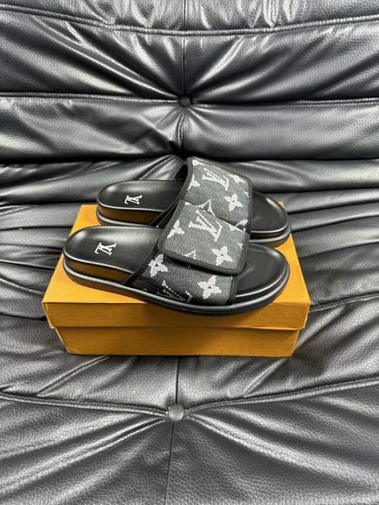 Picture of Louis Vuitton Slippers _SKULVsz38-45jyq0113728